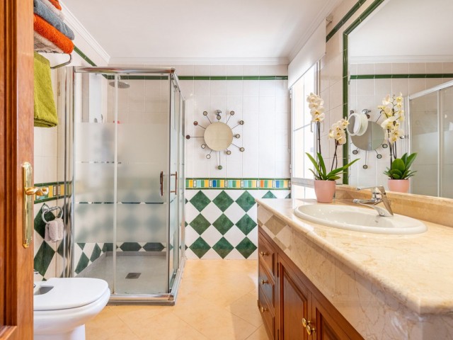5 Bedrooms Villa in Nueva Andalucía