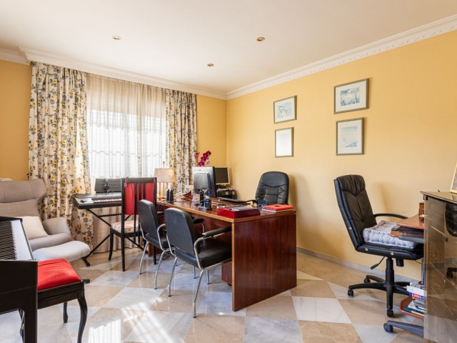 5 Bedrooms Villa in Nueva Andalucía