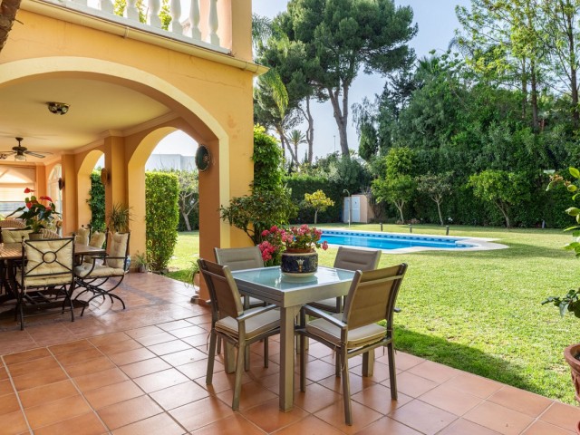 5 Bedrooms Villa in Nueva Andalucía