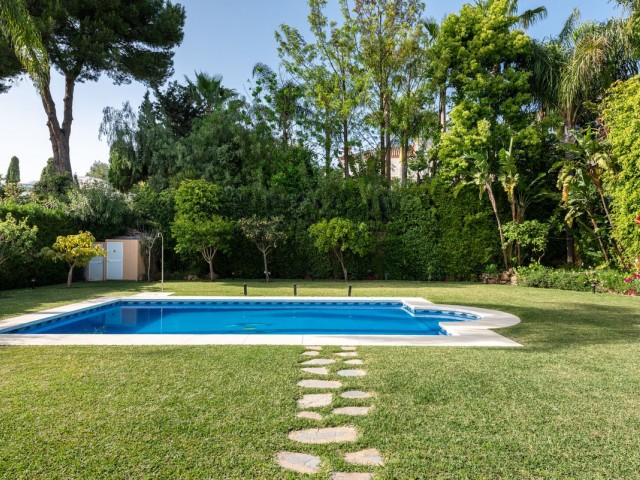 5 Bedrooms Villa in Nueva Andalucía