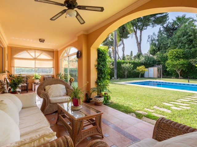 5 Bedrooms Villa in Nueva Andalucía