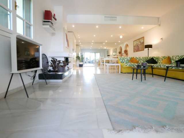 3 Bedrooms Apartment in Puerto de Cabopino
