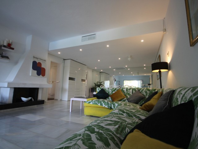 3 Bedrooms Apartment in Puerto de Cabopino