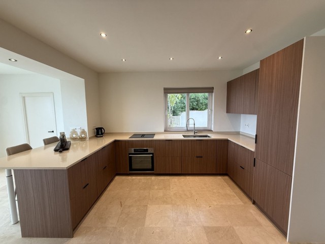4 Bedrooms Villa in Guadalmina Alta
