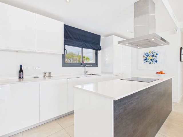 4 Bedrooms Apartment in Estepona