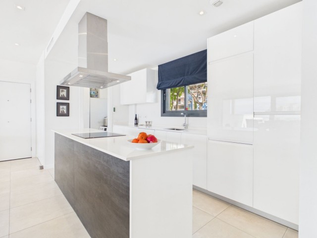 4 Bedrooms Apartment in Estepona