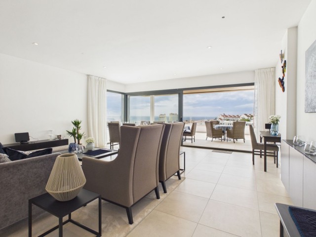 4 Bedrooms Apartment in Estepona