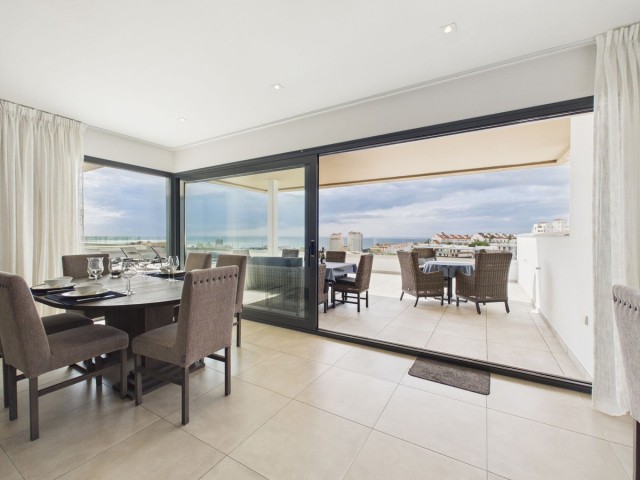 4 Bedrooms Apartment in Estepona