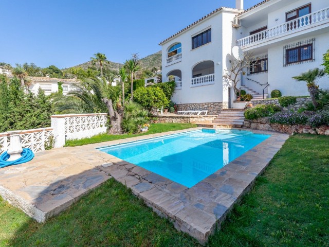 5 Bedrooms Villa in Benalmadena