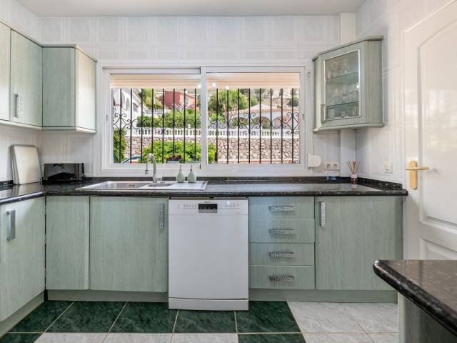 5 Bedrooms Villa in Benalmadena