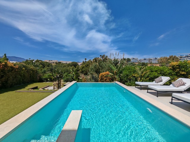 5 Soveroms Villa i Estepona