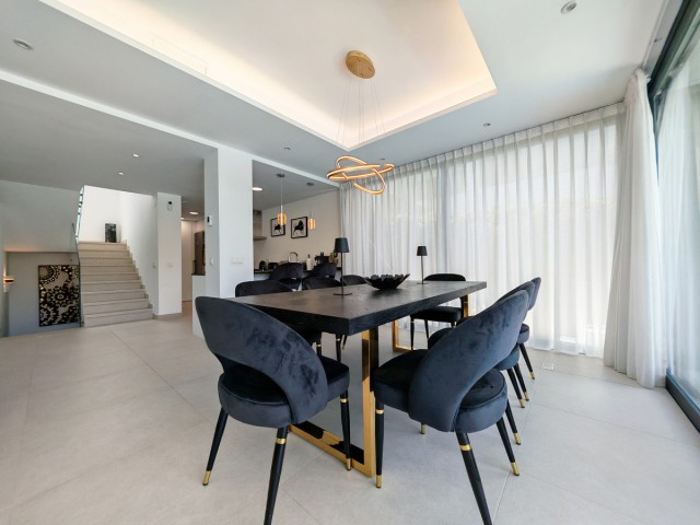 5 Soveroms Villa i Estepona