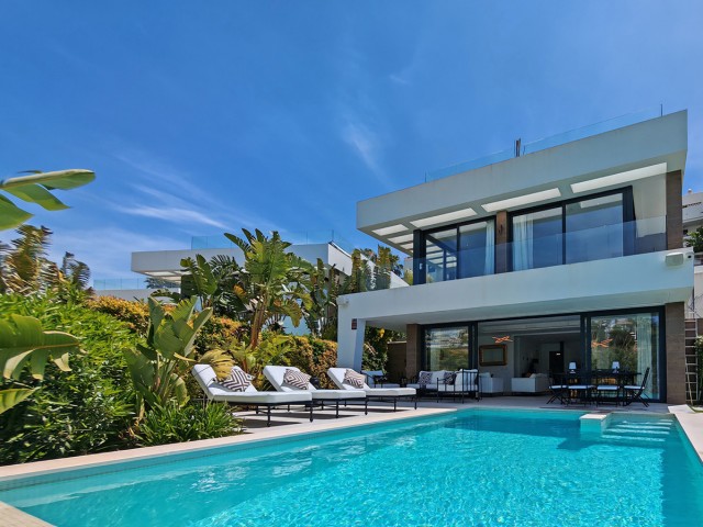 5 Soveroms Villa i Estepona