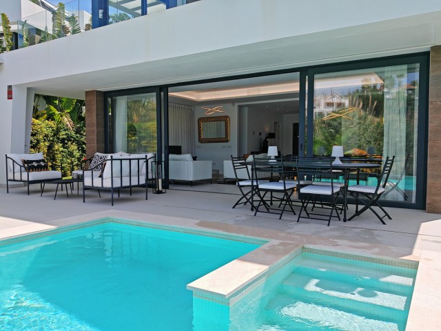5 Soveroms Villa i Estepona