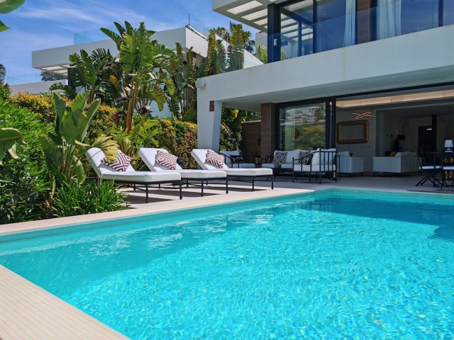 5 Soveroms Villa i Estepona