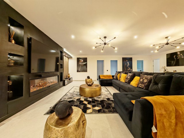5 Soveroms Villa i Estepona
