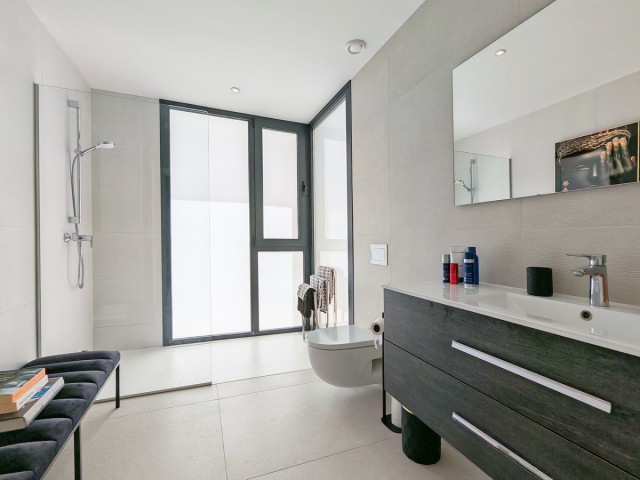 5 Soveroms Villa i Estepona