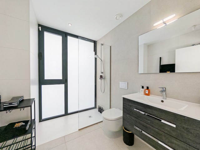 5 Soveroms Villa i Estepona