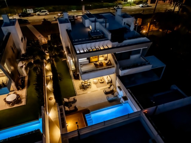 Villa avec 5 Chambres  à Puerto Banús