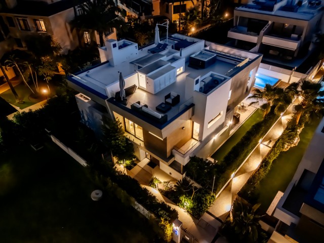 Villa avec 5 Chambres  à Puerto Banús