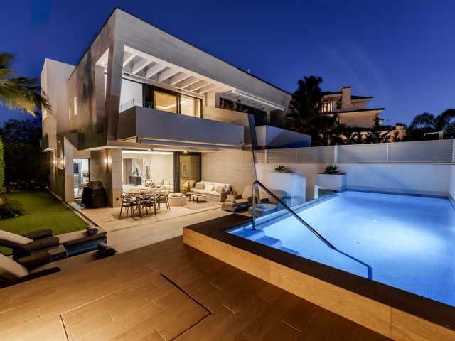 Villa avec 5 Chambres  à Puerto Banús