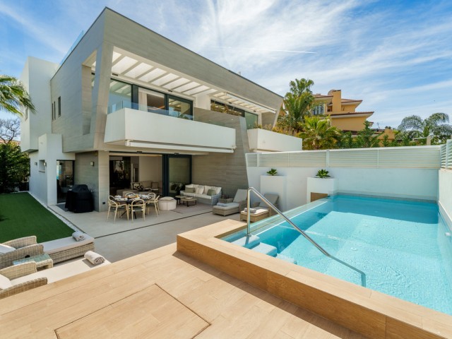 Villa avec 5 Chambres  à Puerto Banús