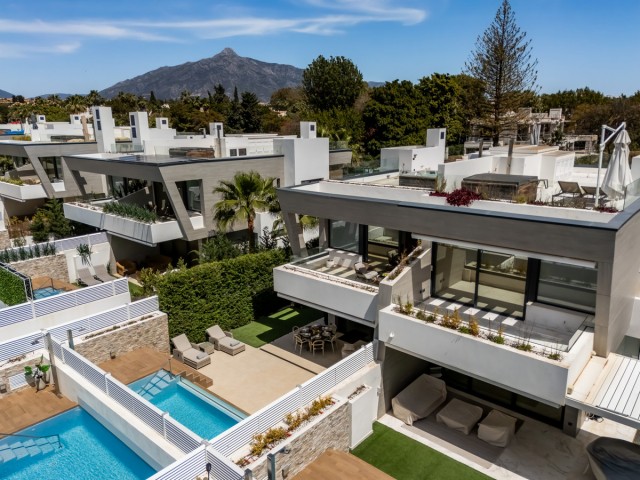 Villa avec 5 Chambres  à Puerto Banús