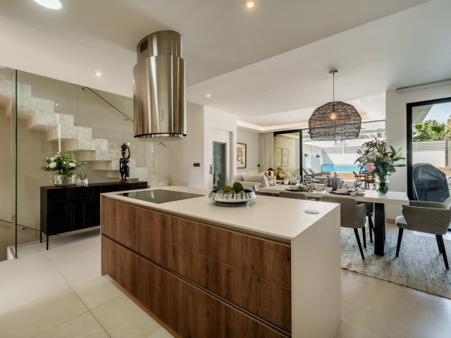 Villa avec 5 Chambres  à Puerto Banús