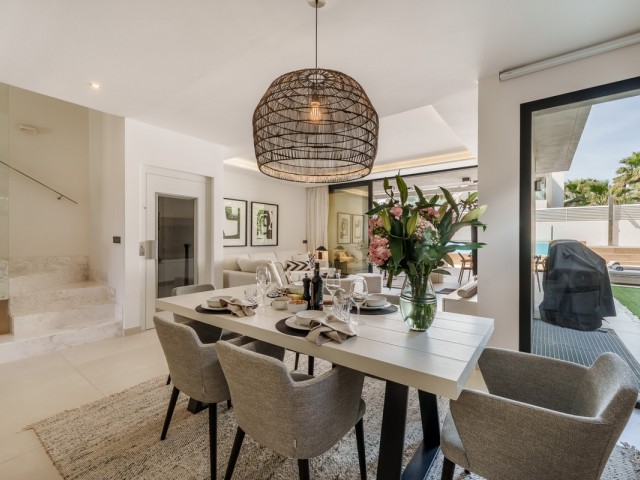 Villa avec 5 Chambres  à Puerto Banús