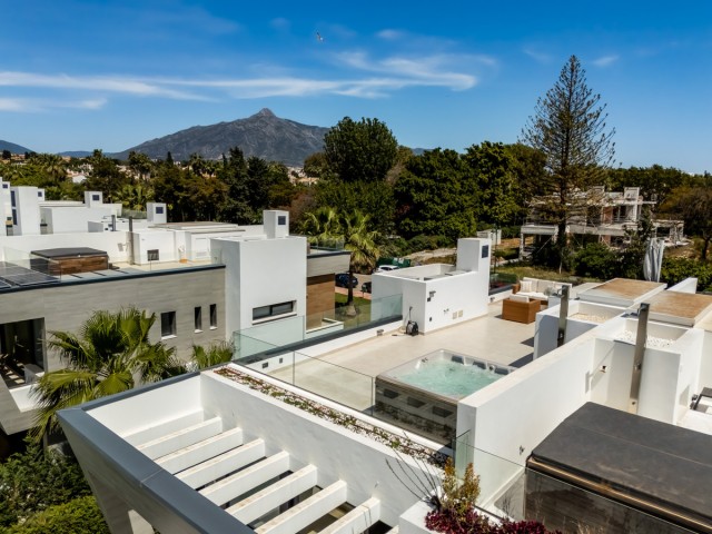 5 Bedrooms Villa in Puerto Banús