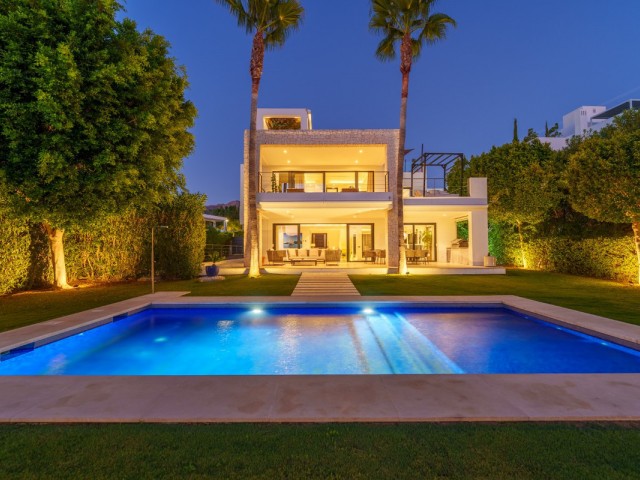 6 Bedrooms Villa in Nueva Andalucía