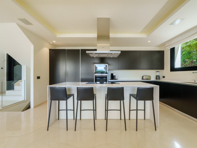 6 Bedrooms Villa in Nueva Andalucía