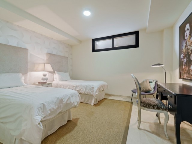 6 Bedrooms Villa in Nueva Andalucía
