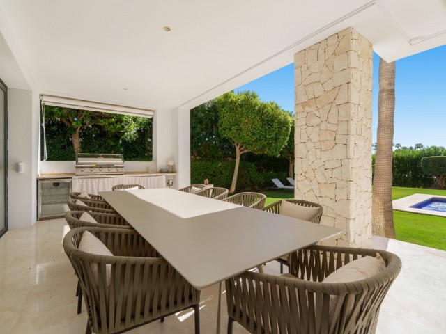 6 Schlafzimmer Villa in Nueva Andalucía