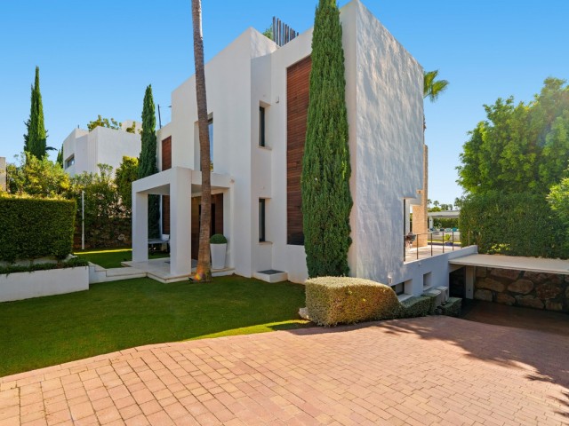6 Schlafzimmer Villa in Nueva Andalucía