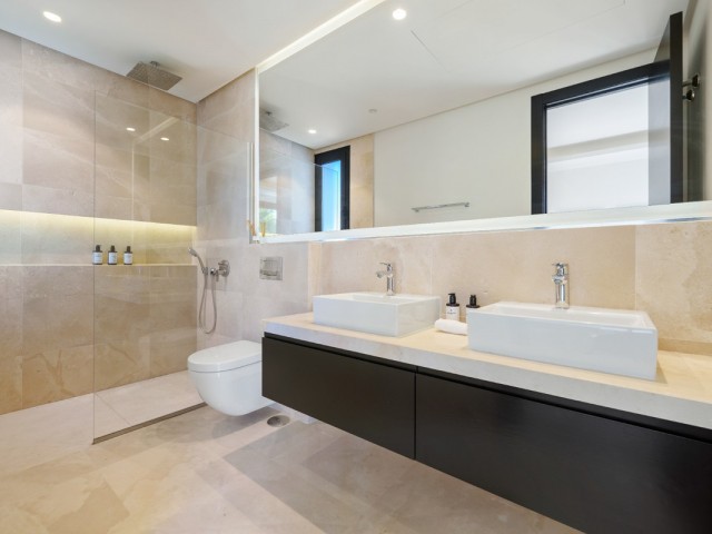 6 Schlafzimmer Villa in Nueva Andalucía