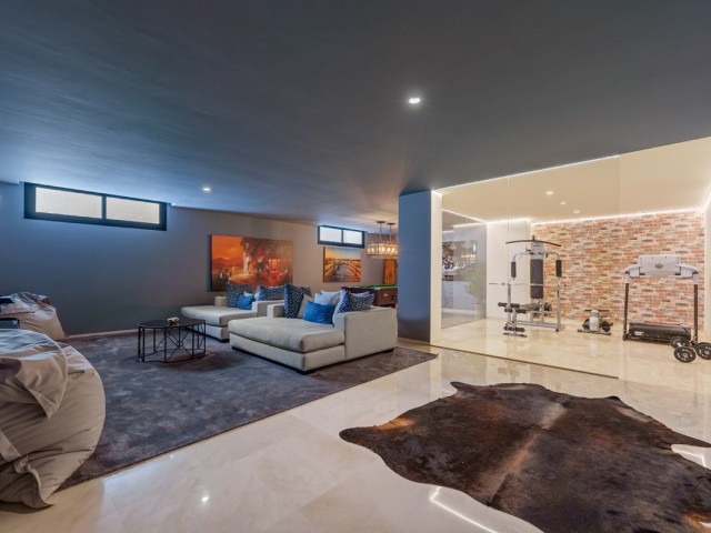 6 Schlafzimmer Villa in Nueva Andalucía