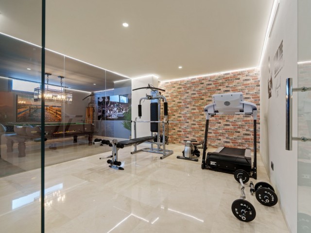 6 Schlafzimmer Villa in Nueva Andalucía
