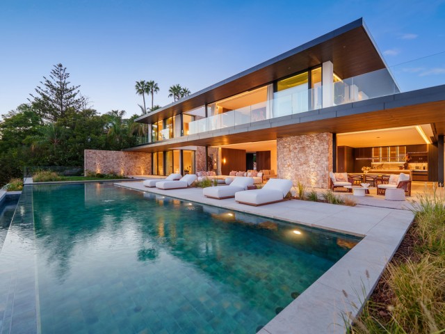 8 Bedrooms Villa in Marbella