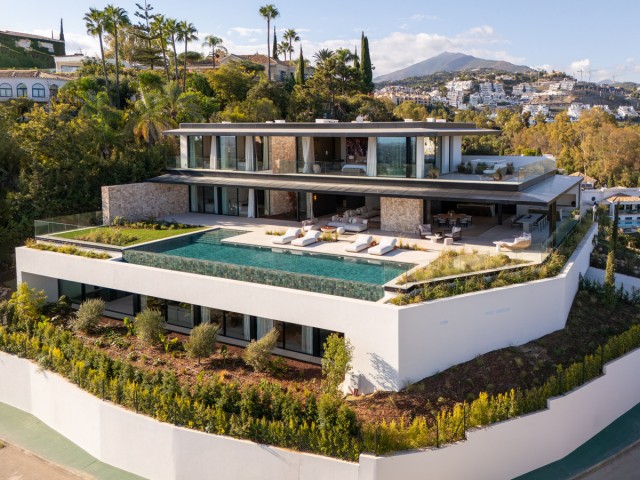 8 Bedrooms Villa in Marbella