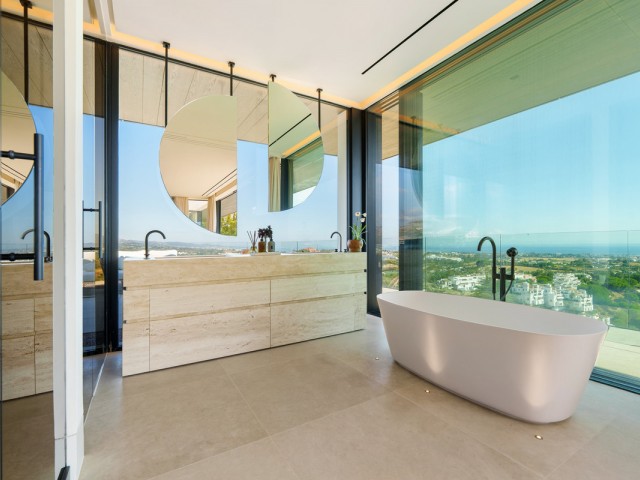 8 Bedrooms Villa in Marbella
