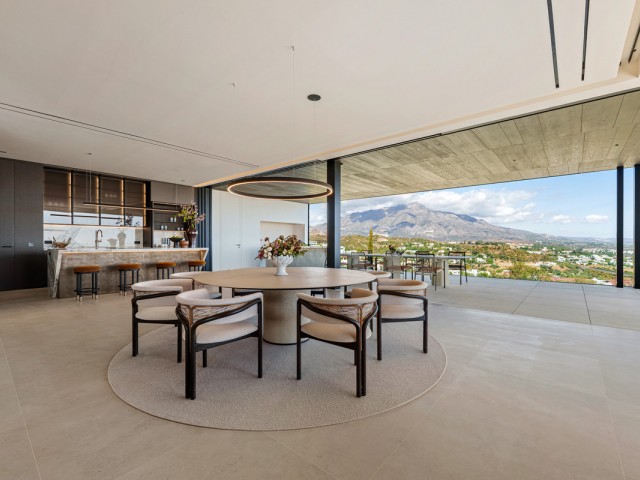 8 Bedrooms Villa in Marbella