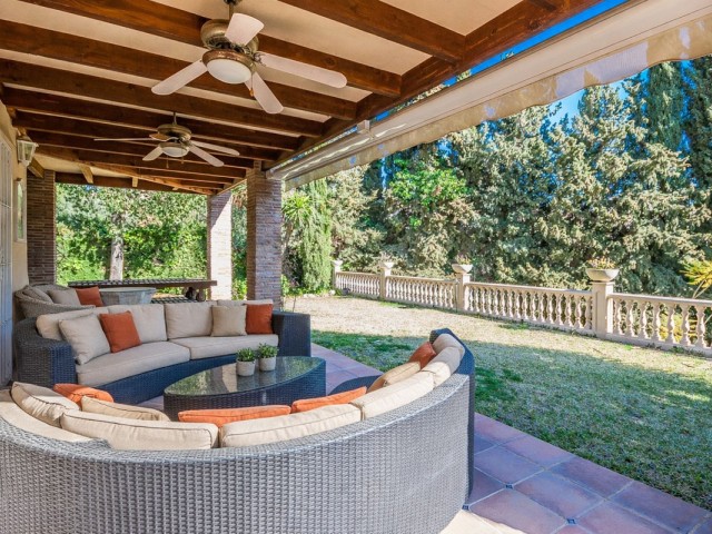 5 Bedrooms Villa in Calahonda