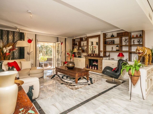 5 Bedrooms Villa in Calahonda