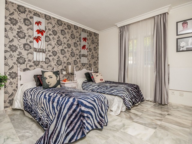 5 Bedrooms Villa in Calahonda