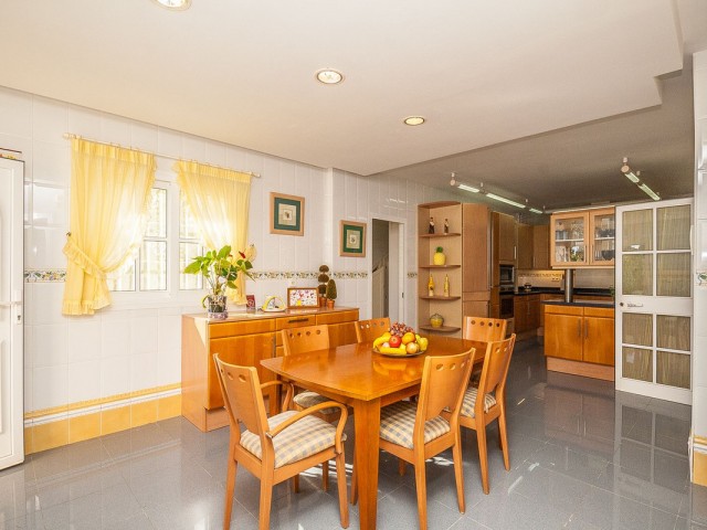 5 Bedrooms Villa in Calahonda