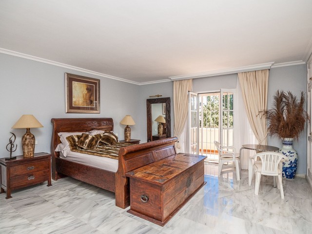 5 Bedrooms Villa in Calahonda