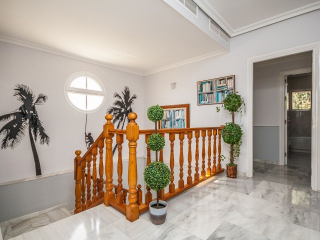 5 Bedrooms Villa in Calahonda