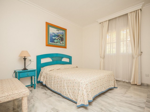 5 Bedrooms Villa in Calahonda