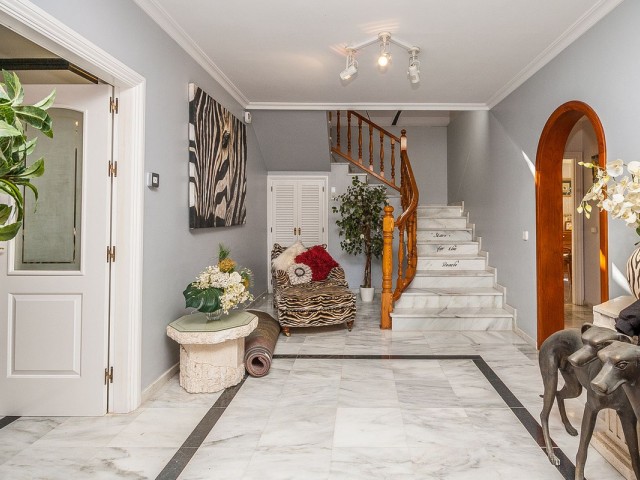 5 Bedrooms Villa in Calahonda